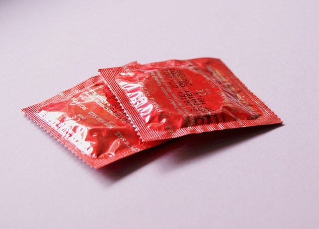 4. Kompatibilita⁢ kondomů a ‌kokosového⁣ oleje: Jak vybrat správný kondom‍ pro ⁣použití s⁢ lubrikačním olejem